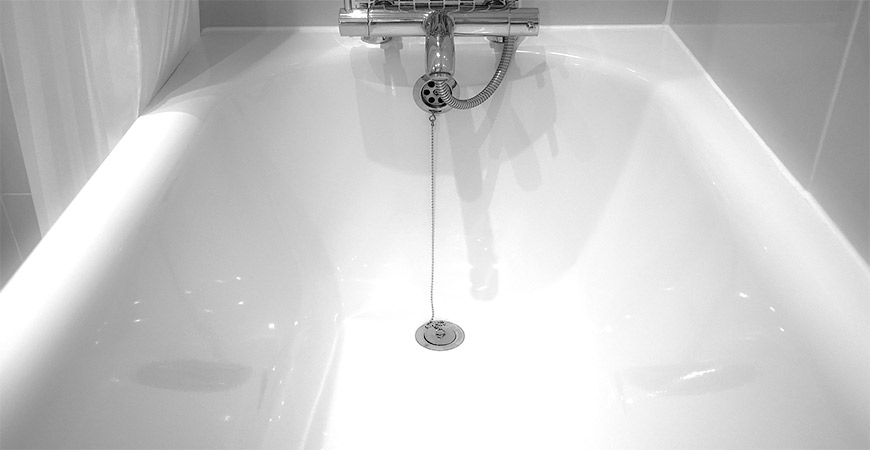 No more scrubbing needed when cleaning your bathtub with Wet & Forget Shower!