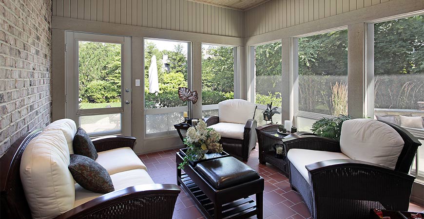 There are many different decorating options for your screened in porch.